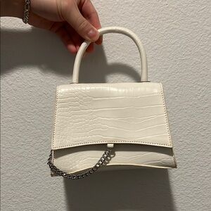 Elegant White Croc-Embossed Handbag with removable cross body strap